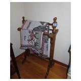 OAK QUILT RACK WITH LAP THROW