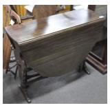 WALNUT GATE LEG TABLE