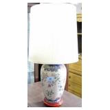 ASIAN STYLE PORCELAIN TABLE LAMP