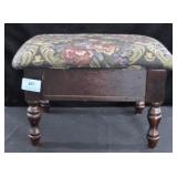 STORAGE STOOL WITH TAPESTRY SEAT