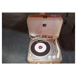 VINTAGE RCA VICTOR PORTABLE RECORD PLAYER