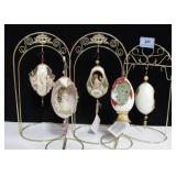 5 DECORATIVE EGGS WITH DISPLAY STANDS