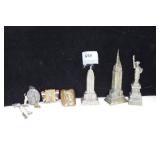 GROUPING: NEW YORK SOUVENIRS