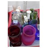 17 GLASS AND CERAMIC VASES