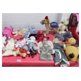 GROUPING: STUFFED ANIMALS AND DOLLS