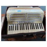 SOPRANI INC. "LIDO" ACCORDIAN WITH CASE