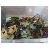 HOME AND GARDEN DÉCOR ITEMS