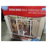 CARLSON EXTRA WIDE WALK THRU GATE WITH SMALL PET D