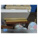 PICTURE FRAMES AND COLORED PAPERS
