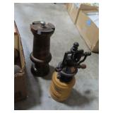 2 ROLLING PINS AND PEPPER MILLS