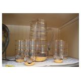 VINTAGE LEMONADE PITCHER AND 6 GLASSES WITH 2 PAIN