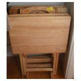 SET OF 4 WOODEN TV TRAYS WITH STAND