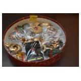 COSTUME JEWELRY: PINS AND BROOCHES