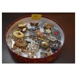 COSTUME JEWELRY: PINS AND BROOCHES