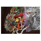 COSTUME JEWELRY: NECKLACES