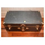 FOOT LOCKER WITH PLUSH TOYS