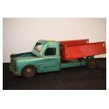 STRUCTO DUMP TRUCK MISSING HOOD AND AXEL