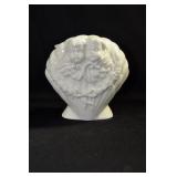 CLAM SHELL WITH CHERUBS - 4 1/2" - WHITE