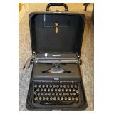 ROYAL ARISTOCRAT MANUAL TYPEWRITER WITH CARRY