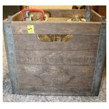NORRIS CREAMERY WOODEN BOX WITH 4 VINTAGE GALLON