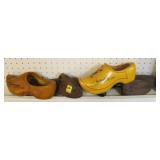 GROUPING: 2 WOODEN HEINEKEN SHOES AND 2 WOODEN