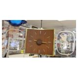 LOWENBRAU ADVERTISING SIGN/CLOCK - WORKS