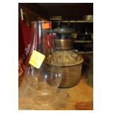 ROYAL BRASS OIL LAMP - VINTAGE