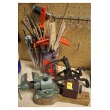 SMALL BENCH VISE, MAGNET AND APPLE CORER