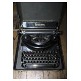 REMINGTON NOISLESS MANUAL TYPEWRITER WITH CARRY