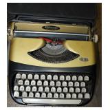 ROYAL ELDORADO MANUAL TYPEWRITER WITH CARRY CASE