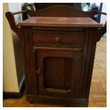 WALNUT WASH STAND WITH TOWEL BARS ON EITHER SIDE