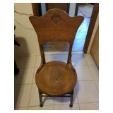 6 OAK CHAIRS 2 NEEDS REPAIR