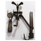 2 VINTAGE BATTERY CARRIERS AND 1 VINTAGE BATTERY 2 VINTAGE BATTERY CARRIERS AND 1 VINTAGE BATTERY