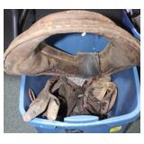 GROUPING: HORSE PRODUCTS COLLAR, HANES, CURRY GROUPING: HORSE PRODUCTS COLLAR, HANES, CURRY