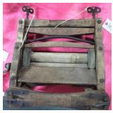 ANTIQUE LAUNDRY WRINGER ANTIQUE LAUNDRY WRINGER