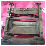 ANTIQUE LAUNDRY WRINGER