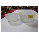 2 FIRE KING GLASS MIXING BOWLS - 6" AND 7 1/4" 2 FIRE KING GLASS MIXING BOWLS - 6" AND 7 1/4"