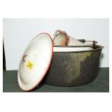 GROUPING: ENAMELWARE POTS GROUPING: ENAMELWARE POTS