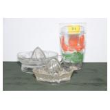 2 GLASS JUICERS AND AN ORANGE JUICE MEASURING CUP 2 GLASS JUICERS AND AN ORANGE JUICE MEASURING CUP
