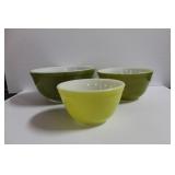 SET OF 3 PYREX MIXING BOWLS SET OF 3 PYREX MIXING BOWLS