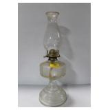 CLEAR GLASS OIL LAMP WITH CHIMNEY