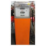 VINTAGE GULF GAS PUMP WITH INNER WORKINGS MISSING VINTAGE GULF GAS PUMP WITH INNER WORKINGS MISSING