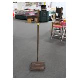 VINTAGE - CENTURY BY BISSELL FLOOR SWEEPER VINTAGE - CENTURY BY BISSELL FLOOR SWEEPER