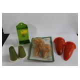 GROUPING: SALT & PEPPER SHAKER, PLASTIC WALL GROUPING: SALT & PEPPER SHAKER, PLASTIC WALL