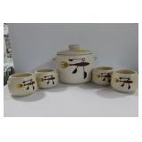WESTBEND STONEWARE SOUP TUREEN AND 4 CUPS WESTBEND STONEWARE SOUP TUREEN AND 4 CUPS