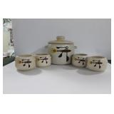 WESTBEND STONEWARE SOUP TUREEN AND 4 CUPS WESTBEND STONEWARE SOUP TUREEN AND 4 CUPS