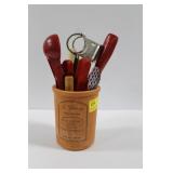 GROUPING: VINTAGE KITCHEN UTENSILS IN A GHEZZANI GROUPING: VINTAGE KITCHEN UTENSILS IN A GHEZZANI