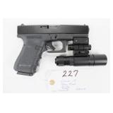 GLOCK PISTOL 4 MAGAZINES, NcSTAR FLASHLIGHT AND GLOCK PISTOL 4 MAGAZINES, NcSTAR FLASHLIGHT AND