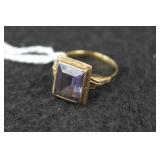 14K YELLOW GOLD AND AMETHYST RING - SIZE: 6 1/2 -