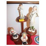 4PC DOC FIGURENS AND STAND 4PC DOC FIGURENS AND STAND